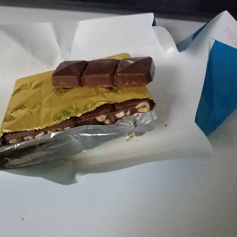 Çikolatadan Çıkan Canlı Kurt Şoku