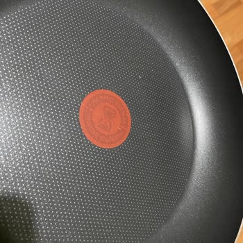 Tefal Tava Setinde Beklenmedik Çizikler