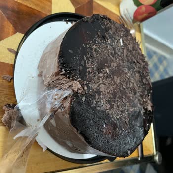 Pastanın İçinden Çıkan Plastik Şok Etti!