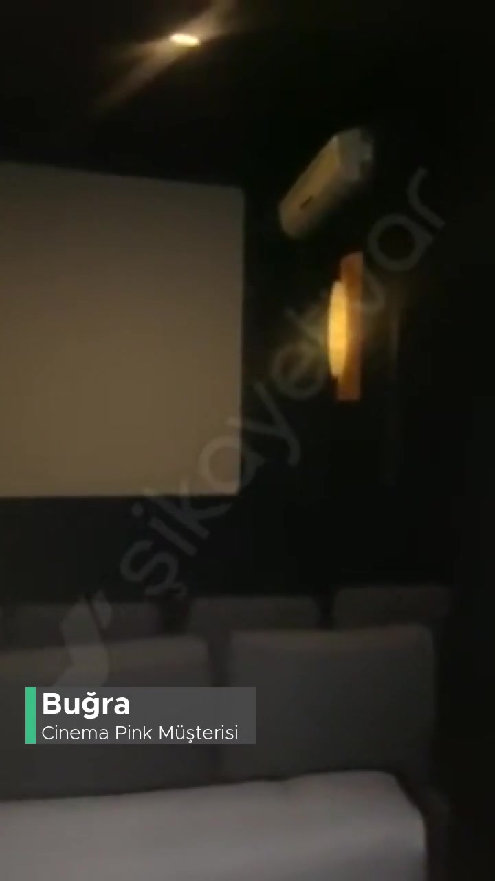Cinema Pink Kanatlı Sinemanın Hali! videonun kapak resmi