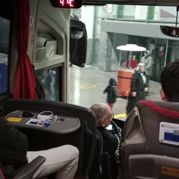 Uzun Süreli Bekleyiş: Şoförün Gecikmesi Yolcuları Mağdur Ediyor