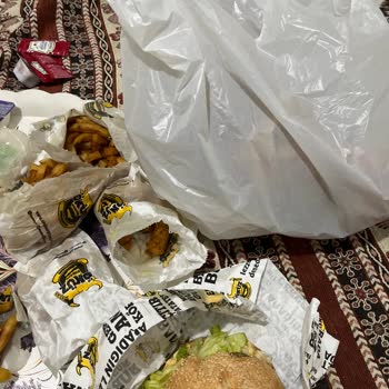 Öküz Burger Sankopark AVM'de Hayal Kırıklığı: Özensiz Paketleme Ve Bayat Ürünler