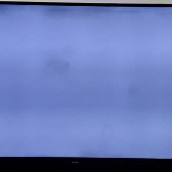 Philips TV'de Kronik Ekran Sorunları Ve Garanti Sonrası Hayal Kırıklığı