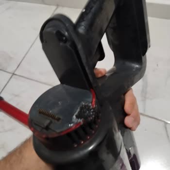 Tehlikeli Dikey Süpürge Deneyimi