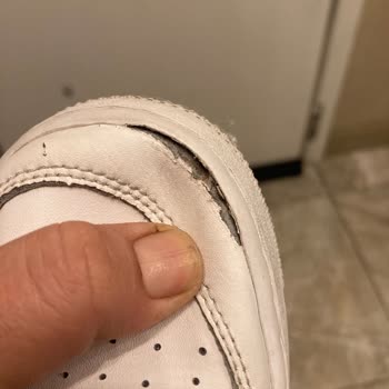 Defecto en Nike Air Force, costura desprendida y reclamo rechazado
