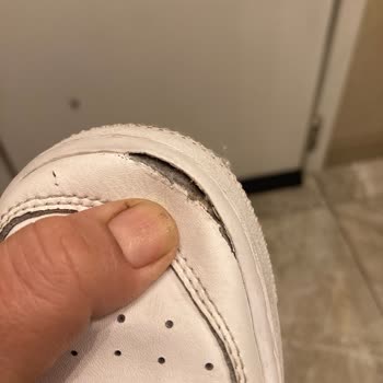 Defecto en Nike Air Force, costura desprendida y reclamo rechazado