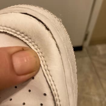 Defecto en Nike Air Force, costura desprendida y reclamo rechazado