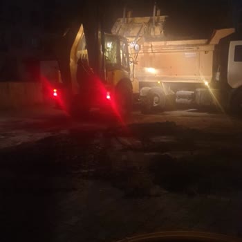 İzinsiz Kum Yığını Ve Zarar Gören Park Dubaları