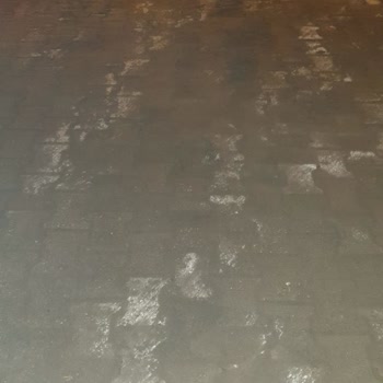 İzinsiz Kum Yığını Ve Zarar Gören Park Dubaları