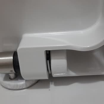 Klozet Kapağı Menteşeleri 1 Ayda Kırıldı, Garanti Kapsamı Dışında