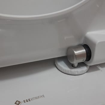 Klozet Kapağı Menteşeleri 1 Ayda Kırıldı, Garanti Kapsamı Dışında