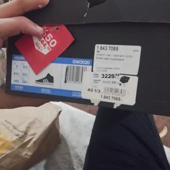 Adidas Ayakkabıda Beklenmedik Deri Soyulması Sorunu