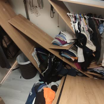 Vivense Gardırop Devrildi Ölümle Sonuçlanabilirdi