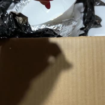 Kırık Tabaklar Ve İletişimsiz Satıcı Sorunu