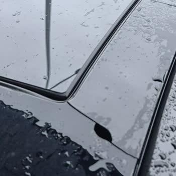 Volkswagen Refused to Fix My Passat’s Sunroof Issue Despite Visible Cracks