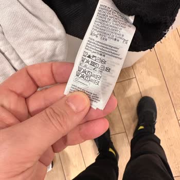 Renk Veren Sweatshirt Ve Yetersiz Müşteri Hizmeti