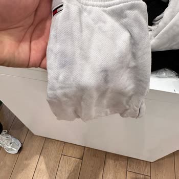 Renk Veren Sweatshirt Ve Yetersiz Müşteri Hizmeti