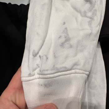 Renk Veren Sweatshirt Ve Yetersiz Müşteri Hizmeti