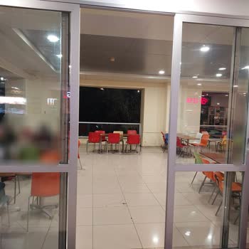 Okan Üniversitesi Yaşam Merkezi: Soğuk Ve İlgisizlik İçinde