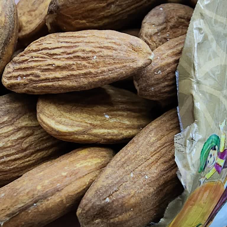 BİM Marketinde Yanlış Ürün: Kavrulmuş Badem Yerine Çiğ Badem