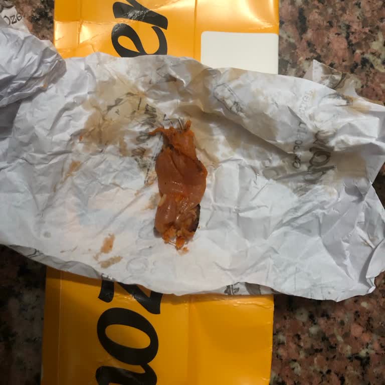 Maydonoz Döner Esenyurt Kıraç Şubesi: Çiğ Döner Şikayeti