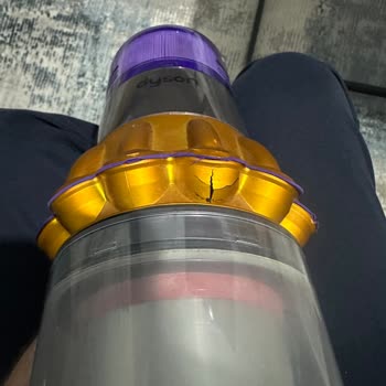 Dyson V15 Süpürge Gövdesinde Çatlak Ve Yüksek Tamir Ücreti