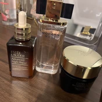 Estee Lauder Ürünleri Sivilce Yapıyor Cilt Sorunları Yaratıyor
