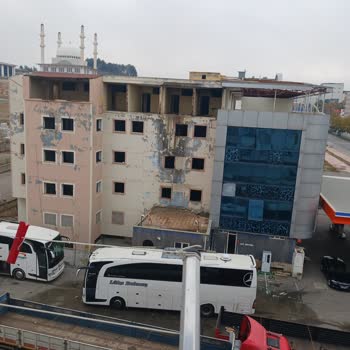 Terk Edilmiş Yurt Tehlike Saçıyor