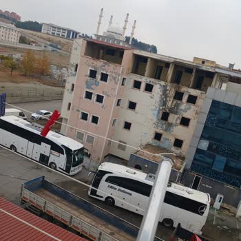 Terk Edilmiş Yurt Tehlike Saçıyor