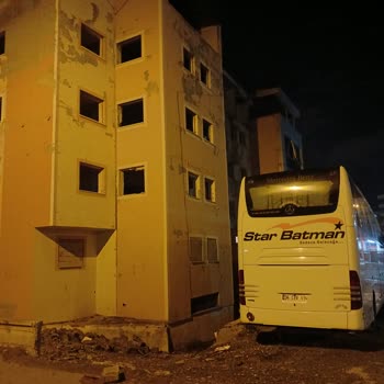 Terk Edilmiş Yurt Tehlike Saçıyor