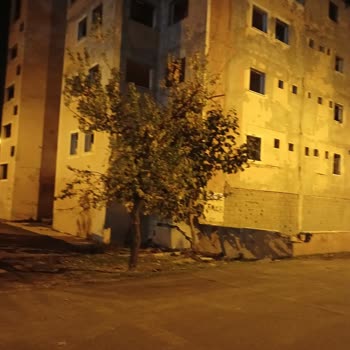 Terk Edilmiş Yurt Tehlike Saçıyor