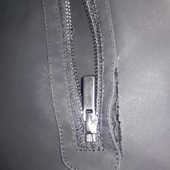 Aldığım Montun Cebinin Dikiş Hatası Nedeniyle Patlaması