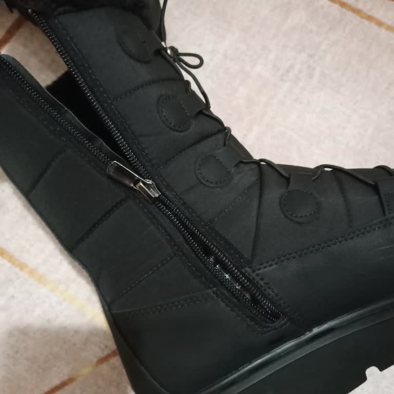 FLO'dan Alınan Botun Fermuar Sorunu Ve İade Süreci