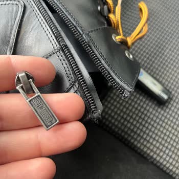 Harley Botumun Önü Açıldı Ve Fermuarı Koptu