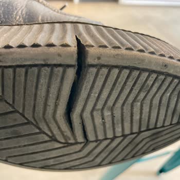 Elle Shoes überzeugt nicht durch Qualität – ständig brechende Sohlen