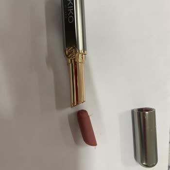 Kiko Milano Lipstick Broke Without External Damage, No Support Provided