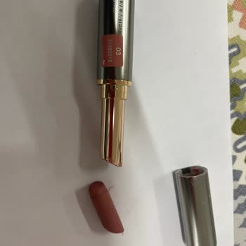 Kiko Milano Lipstick Broke Without External Damage, No Support Provided