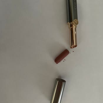Kiko Milano Lipstick Broke Without External Damage, No Support Provided