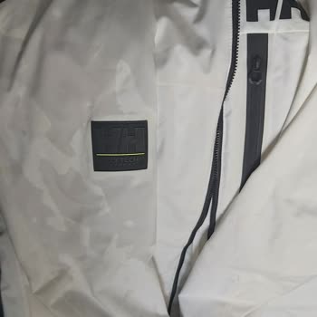 Helly Hansen Kalitesiz Ürün Ve Sorumluluk Almayan Mağaza