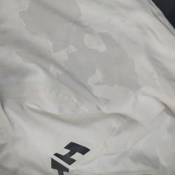 Helly Hansen Kalitesiz Ürün Ve Sorumluluk Almayan Mağaza