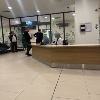 Bilinmezlik İçinde Bekleyiş: Şehir Hastanesi'nde Bilgi Eksikliği