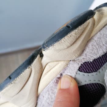 New Balance 9060 Shoe Defect Not Resolved After Review – Request Replacement