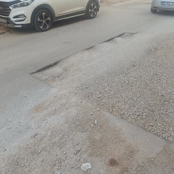 Asfaltlanmayan Yol Araçlara Zarar Veriyor