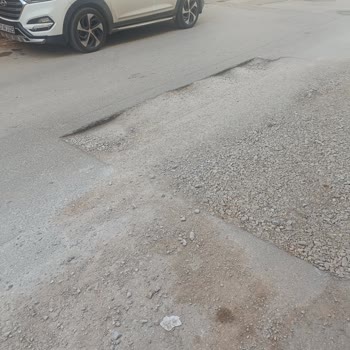 Asfaltlanmayan Yol Araçlara Zarar Veriyor