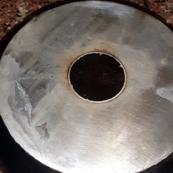 Bosch Bulaşık Makinesi Bardakları Çiziyor, Tavaları Karartıyor