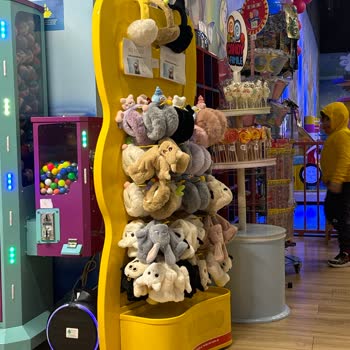 Oyun Alanında Şeker Satışı Ve Tüketim Çelişkisi