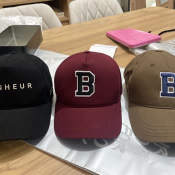 Defolu Şapkalar Ve İletişimsizlik Sorunu