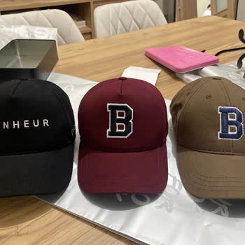 Defolu Şapkalar Ve İletişimsizlik Sorunu