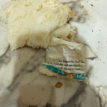 Ekmek Siparişimde Plastik Kağıt Parçası Şoku
