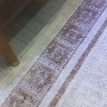 Hasarlı Mobilyalar Ve İlgisiz Teknik Servis